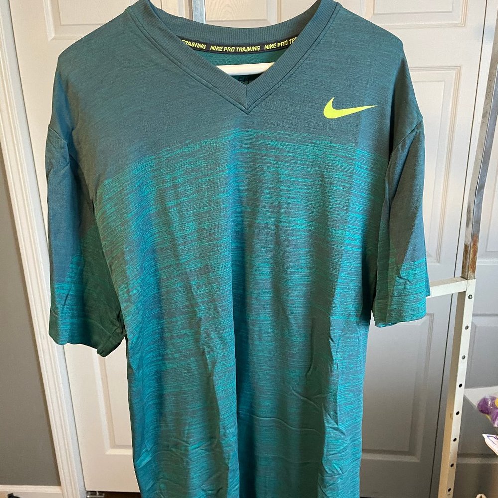 Nike Pro Training Men's V-Neck Shirt XXL